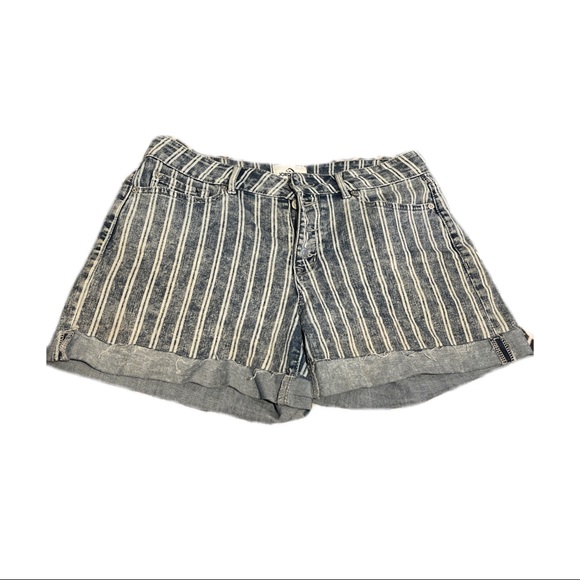 Woman’s Jordache stripped shorts - Picture 1 of 3